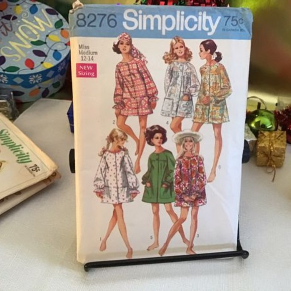 4 Simplicity Vintage Clothes Patterns - Picture 3 of 4